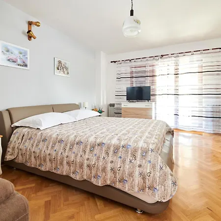 Haus Ana Апартаменти Пореч